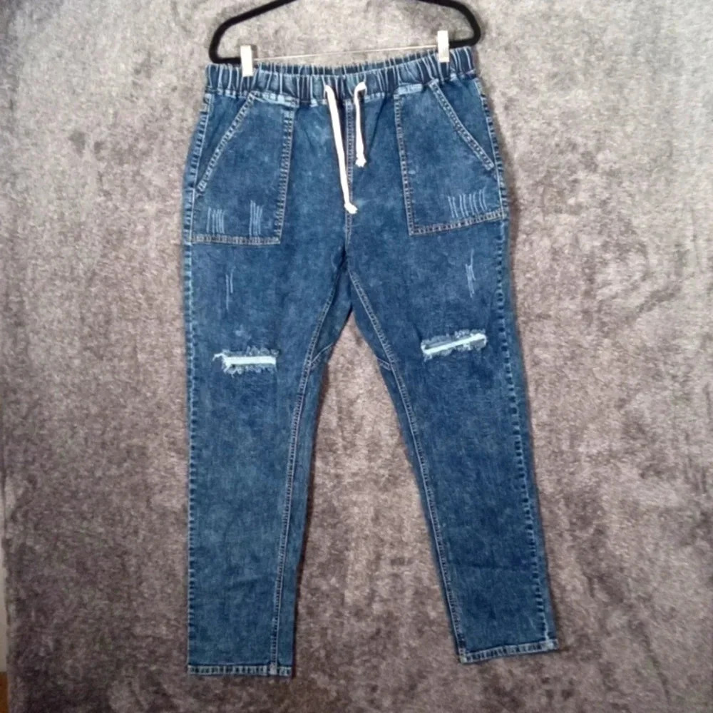 Pull on women's denium distressed pants size extra large